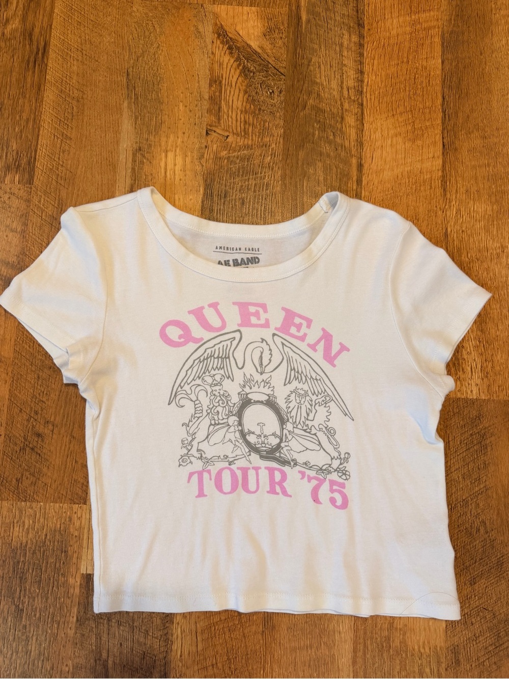 American Eagle Outfitters White 'Queen Tour '75' Graphic Baby Tee